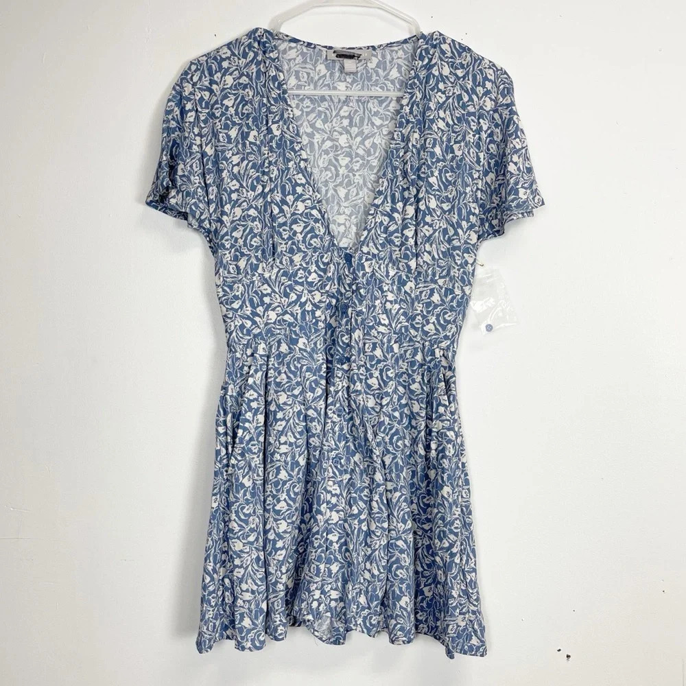 NEW Chelsea28 Romper Womens Size XS Blue Floral Short Sleeve Shorts NWOT